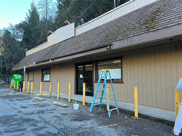 Commercial Painter El Dorado County and Placer County Dowell's Painting Freshly painted commercial building exterior